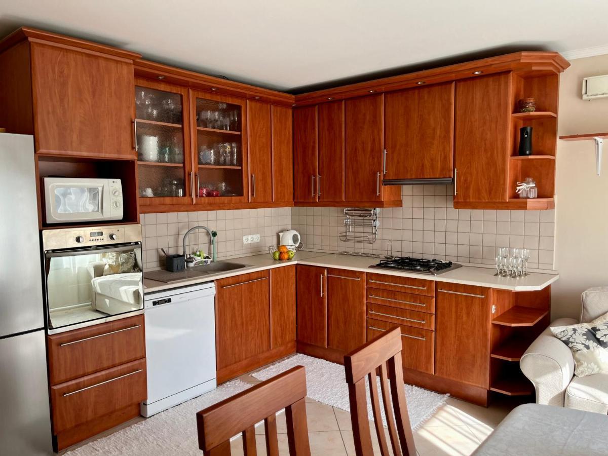 Budapest Airport Smiley House Gyal Ngoại thất bức ảnh
