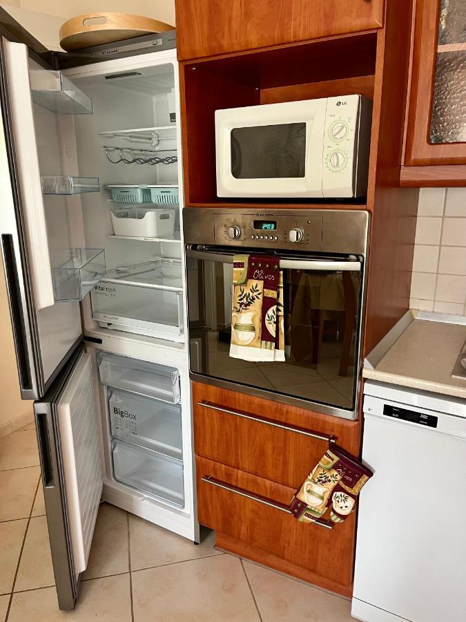 Budapest Airport Smiley House Gyal Ngoại thất bức ảnh