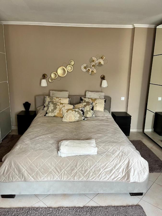 Budapest Airport Smiley House Gyal Ngoại thất bức ảnh