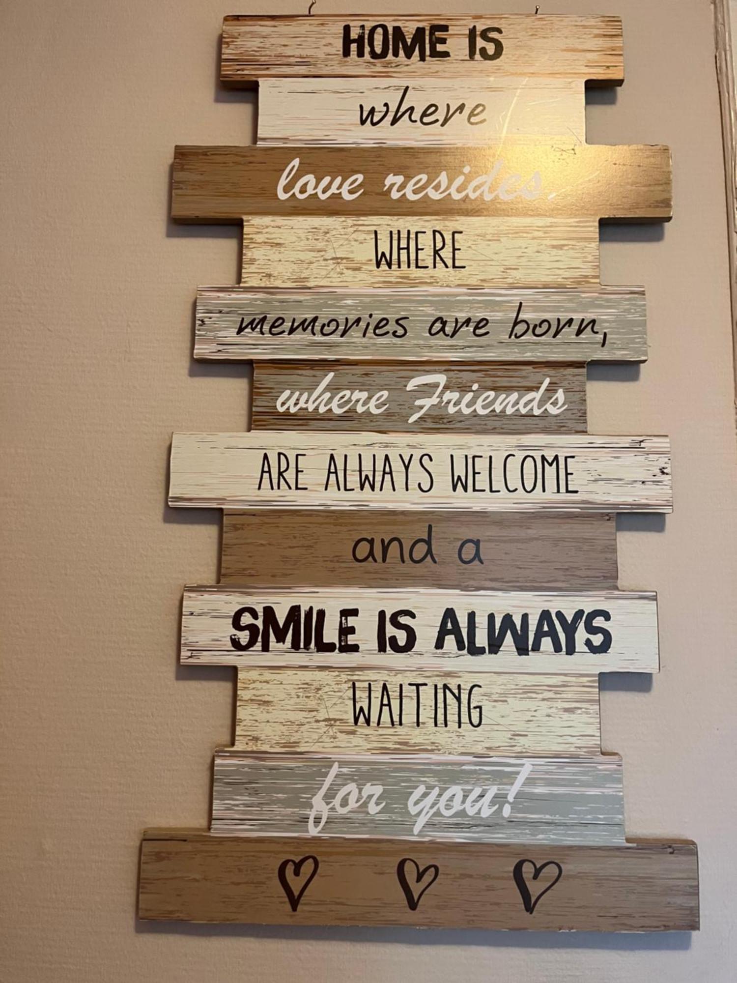 Budapest Airport Smiley House Gyal Ngoại thất bức ảnh